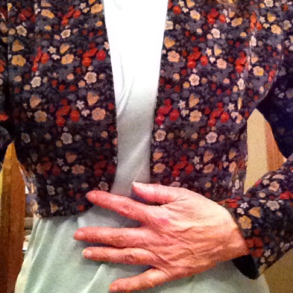Cute jacket shrug - Picture 3 of 4